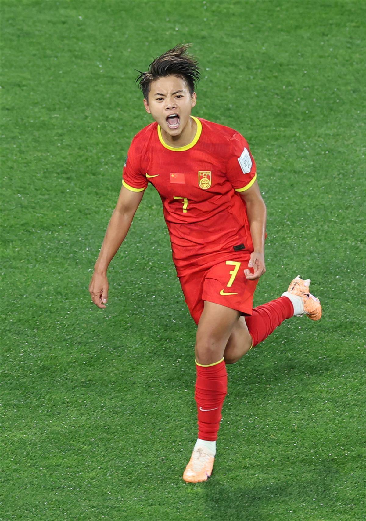 九游.中国官网-国际比赛中女子足球选手实力出众